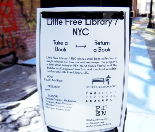 NYの街角に小さな無料図書館が登場中 Little Free Library / NYC_b0007805_13521934.jpg