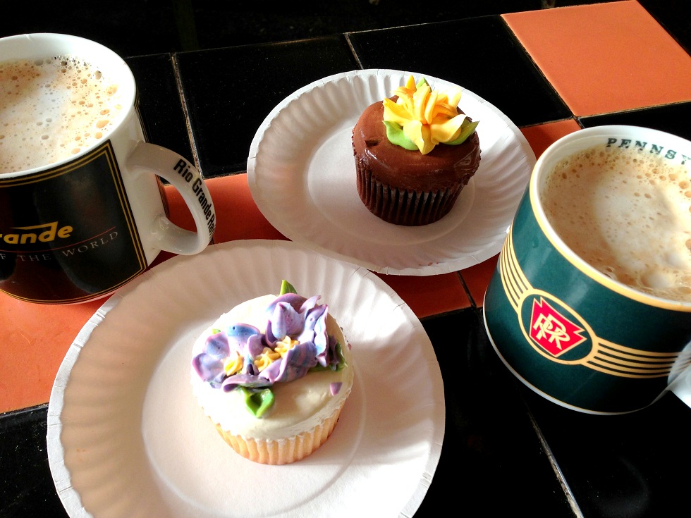 人気のカップケーキ屋さんでコーヒーブレーク Sew Easy New York 人気のカップケーキ屋さんでコーヒーブレーク Sew Easy New York
