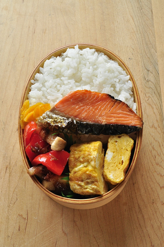 シンプル鮭弁_b0171098_1625396.jpg