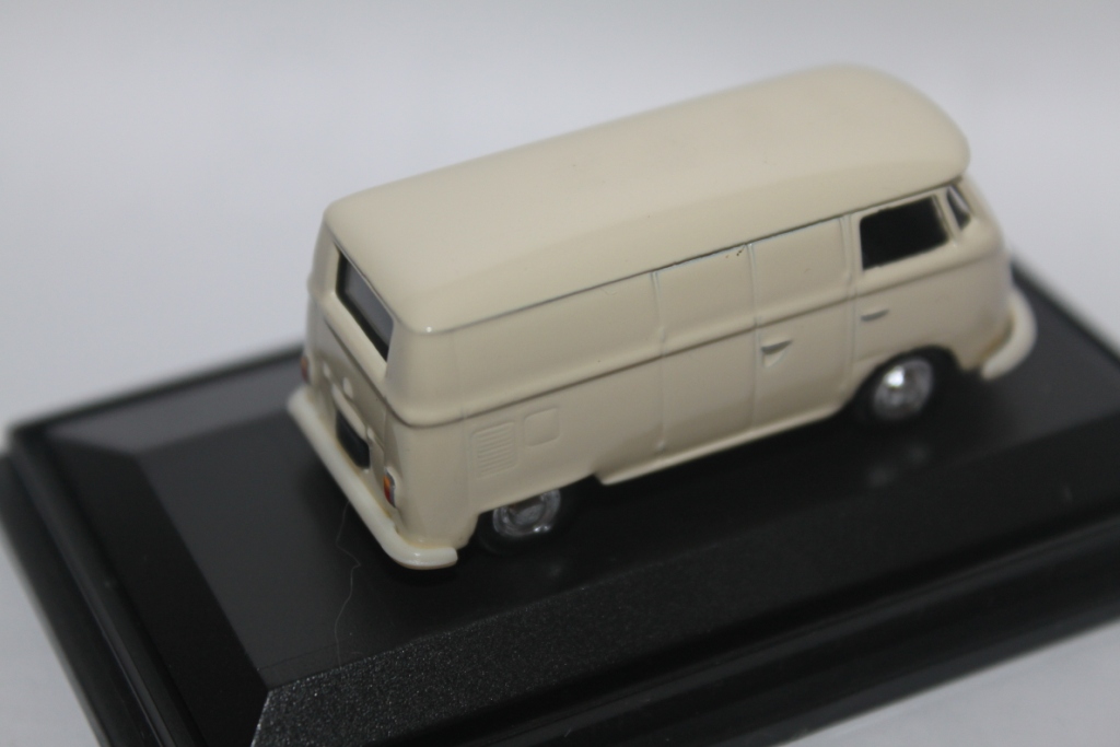 1/87 Schuco VolksWagen T1 Kasten Wagon #1_b0285587_8221261.jpg