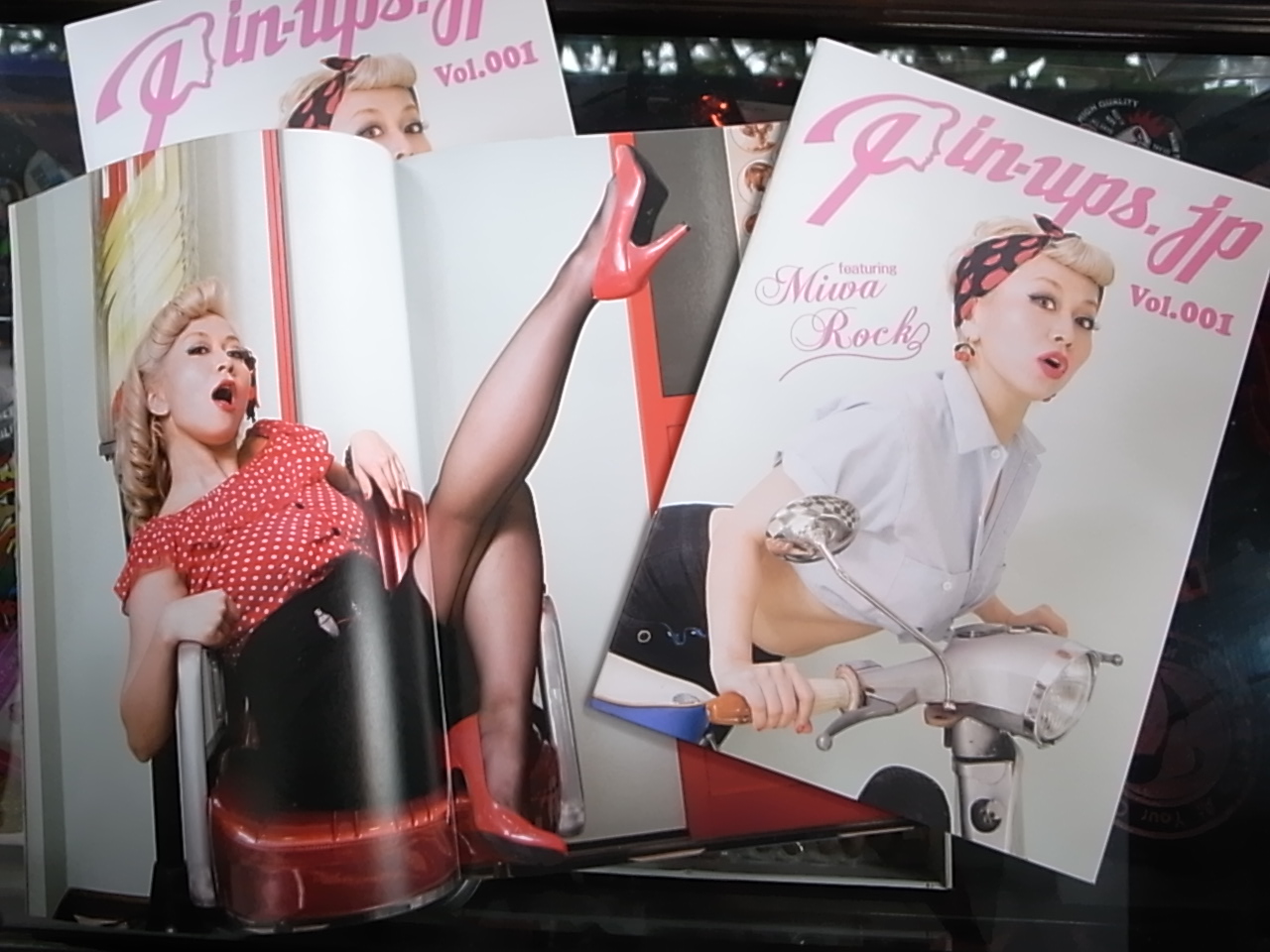 Pin-ups.jp入荷とか、店頭限定のアレとか、打ち上げとか…_a0097901_1712029.jpg