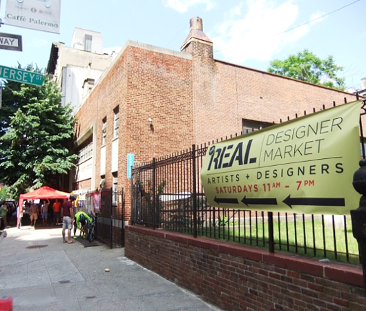 NYの若手ファッション・デザイナーのマーケット Real Designer Market_b0007805_9183496.jpg