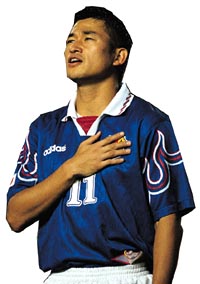 日本コンフェデ杯敗退決定、これが現実だ！：「優勝」そんなもの、真夏の夜の夢！？_e0171614_12365676.jpg