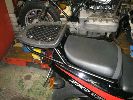 ZXR400 リアキャリア_e0218639_16105412.jpg