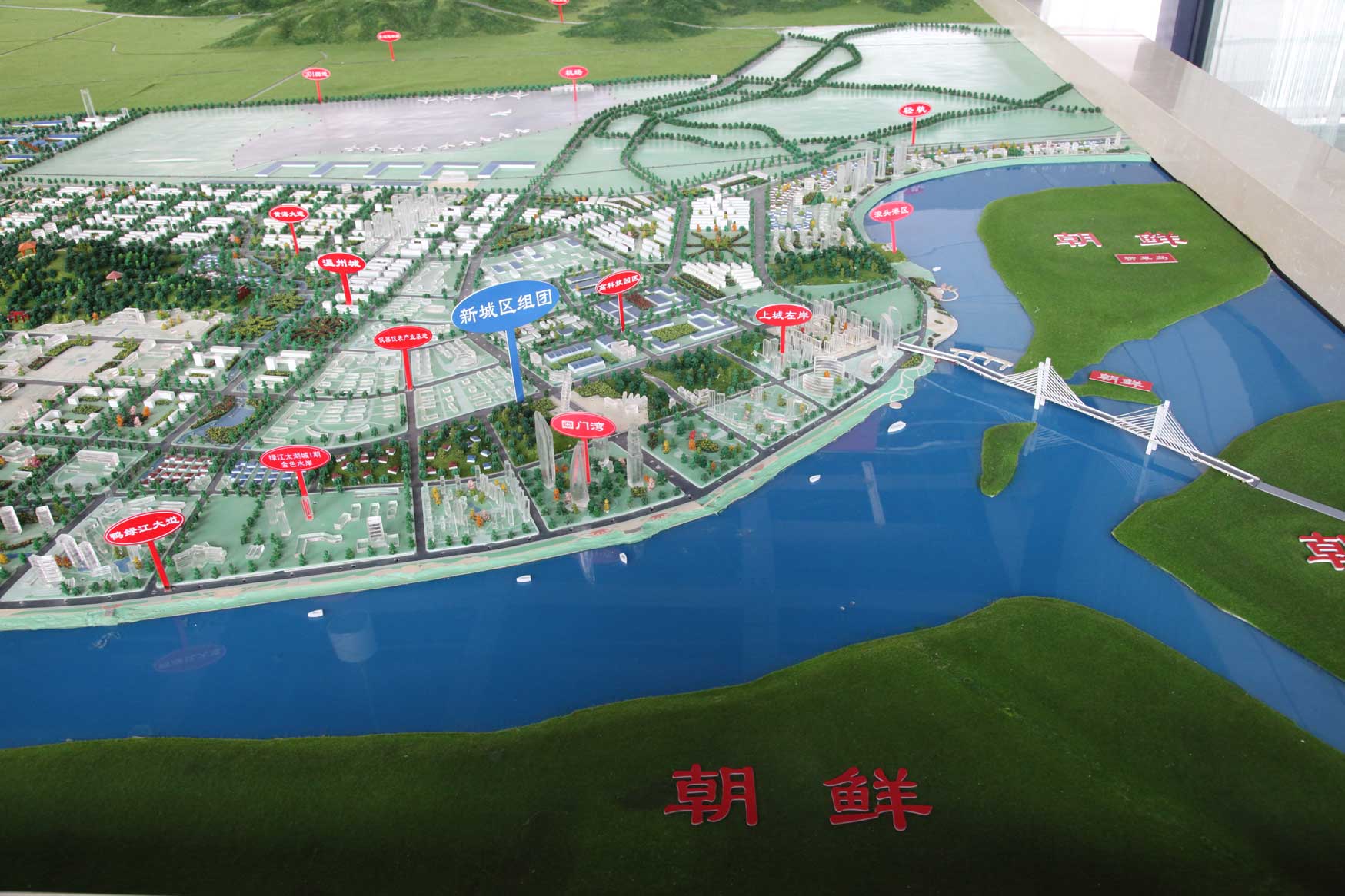 中国　景徳鎮製　余小荔 作　　　　　　　引越しのため　売り尽くす 貨幣博物館 | 唐（Tang） 得壹元宝 背上月 内郭に小ヒビ? （‐VF