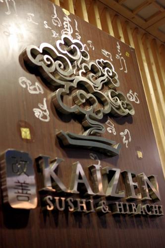 アリーに登場寿司屋「KAIZEN SUSHI & HIBACHI」_f0044063_1215069.jpg