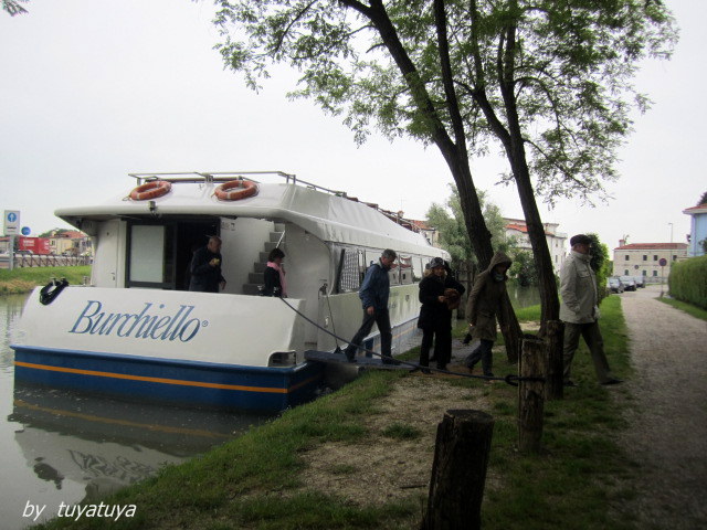 ブレンダ川を下ってパドヴァからヴェネチアへ　A romantic cruise \"Il Burchiello\"_b0245877_23552269.jpg