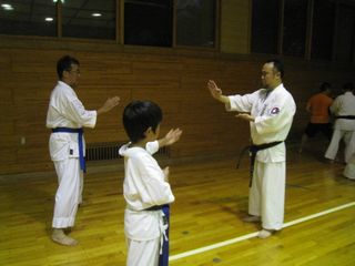 土曜日空手 気合を入れて稽古です!_c0118332_063784.jpg