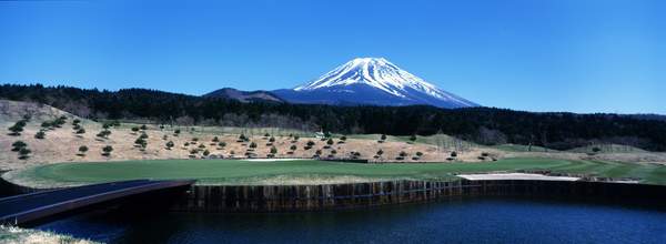 世界遺産に登録された富士山にからむゴルフコースランキング_e0208133_13271997.jpg