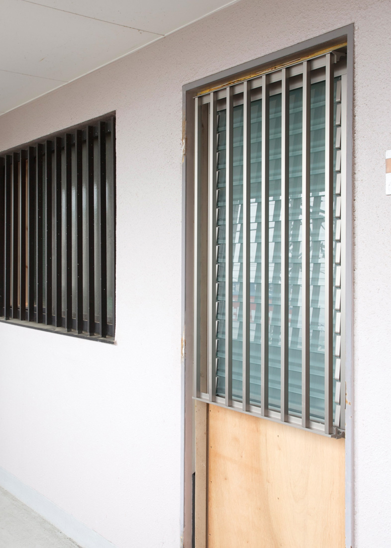既存ドア枠 ジャロジー窓 ルーバー窓 マンションリフォーム 鈴木隆之建築設計事務所 Blog 既存ドア枠 ジャロジー窓 ルーバー窓 マンションリフォーム 鈴木隆之建築設計事務所 Blog