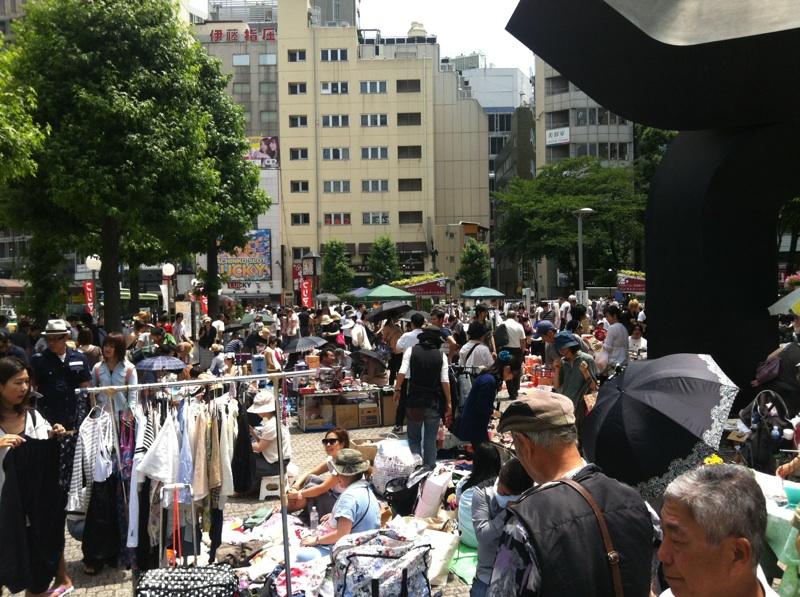 池袋西口公園フリマ 東京リサイクル運動市民の会 池袋西口公園フリマ 東京リサイクル運動市民の会