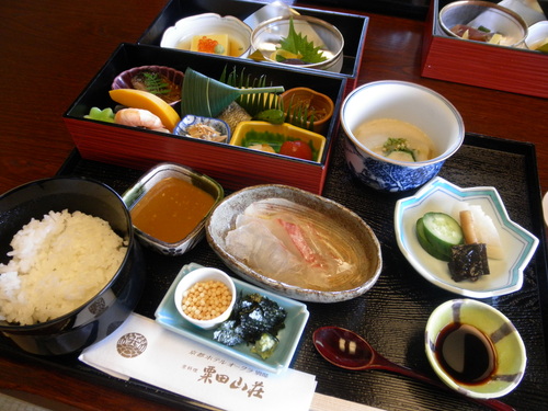 山荘弁当@京都ホテルオークラ別邸京料理粟田山荘。_d0156358_2314623.jpg
