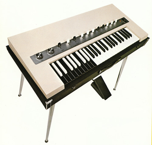 Yamaha YC-10 ivory & blue_e0045459_0115556.jpg