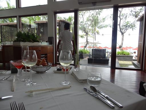 女子食い倒れバリ島旅行２日目　　：：超豪華！！！シャンパンブランチ＠カユプティ（その１）：：_c0217271_1954691.jpg