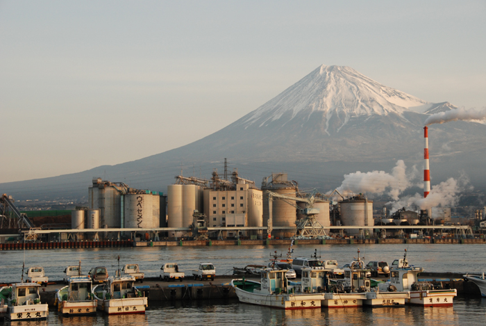 富士山は7月はほとんど見えないという驚きの観測データ_e0171573_23272173.jpg
