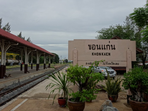 タイ国鉄　コンケン駅_a0002177_20231376.jpg