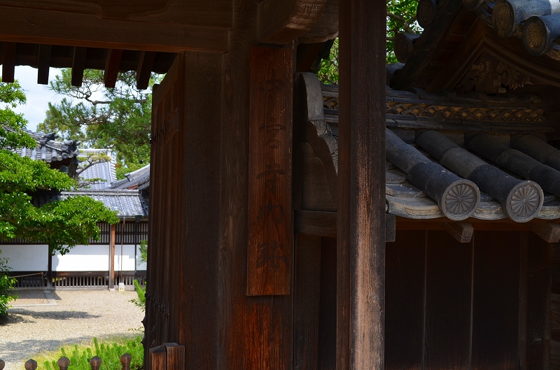 昔は『中宮寺』の弥勒菩薩が有名だったが・・・_e0237645_17172128.jpg