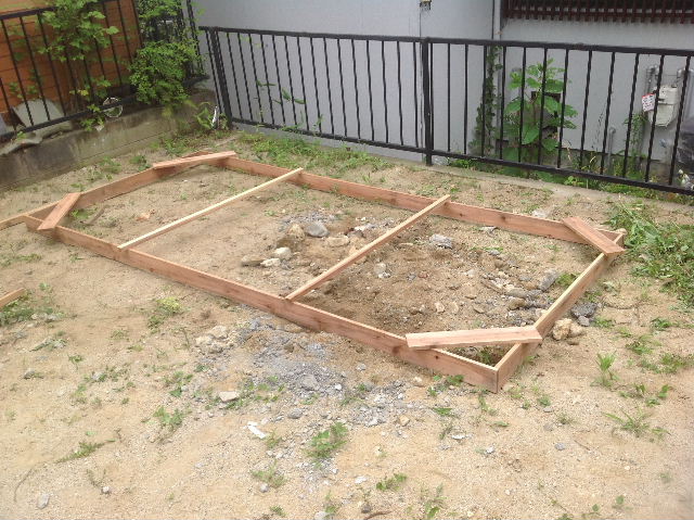 基礎と植木と・・・_f0031037_2158107.jpg