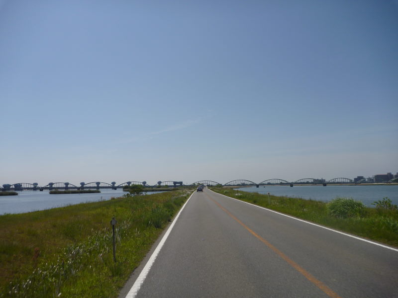 揖斐川沿いを壮大な風景をながめつつ快走-初ロード旅・鈴鹿を目指して⑮_e0138081_4191362.jpg