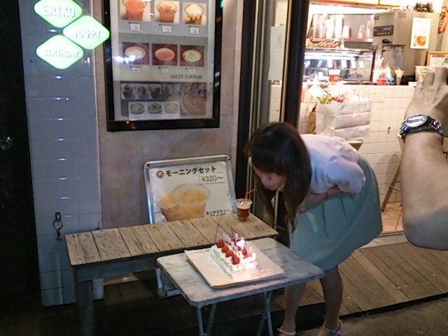 『えり子さんの誕生日、プロジェクトマッピンク』_a0075684_0464277.jpg