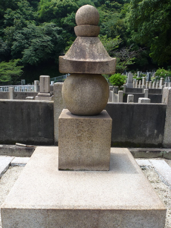 鈴木商店所縁の人達のお墓 in 追谷墓地 on 2013-6-24_b0118987_5342071.jpg