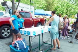 夏のニューヨーク恒例の仮設水飲み場 Water-On-the-Go_b0007805_6413139.jpg