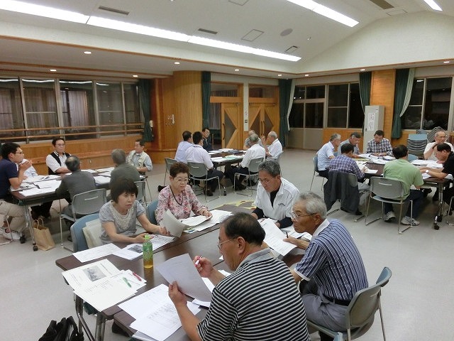 検討作業が佳境に 「吉原高校避難所開設・運営マニュアル策定委員会」_f0141310_7483887.jpg