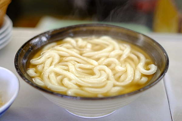 「福岡・糸島 牧のうどん 素うどんの軟麺」_a0000029_23334619.jpg