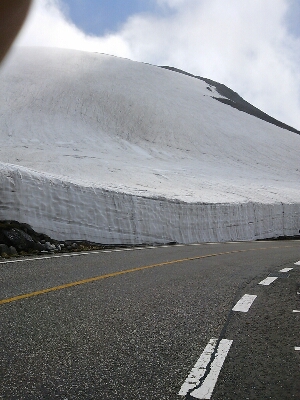 これがあの雪のトンネル_c0134850_9125776.jpg