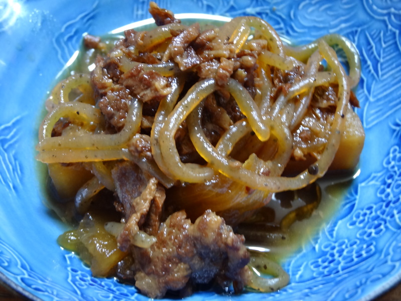 鮭の山漬け、牛肉と野菜の煮物、カレー、牛肉とベーコンの野菜巻き煮込み、鶏もも肉の照り焼き丼です。_c0225997_6325934.jpg