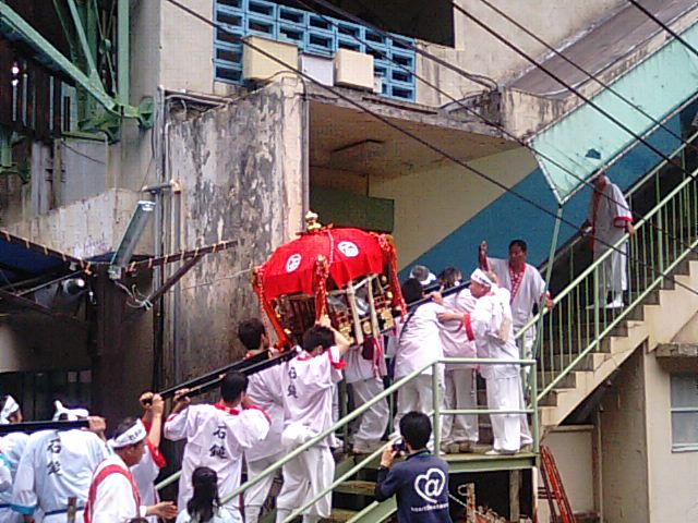 石鎚神社の出御お神輿と下谷駅広場までの同行記/no2…2013・6・30_f0231709_2042886.jpg