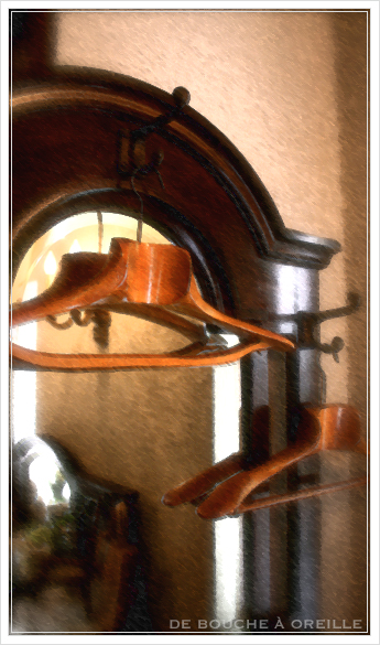 cintre ancien en bois 古い木製のハンガー_d0184921_1317404.jpg