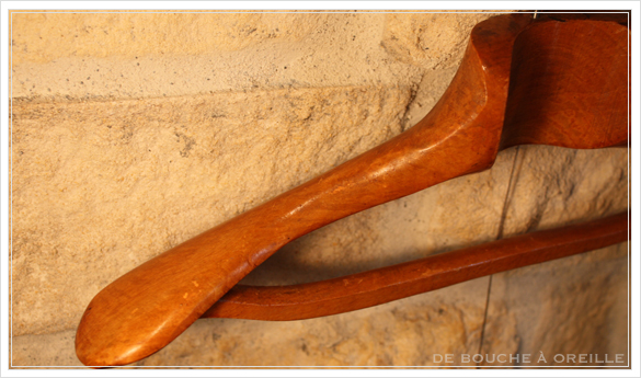 cintre ancien en bois 古い木製のハンガー_d0184921_13572714.jpg