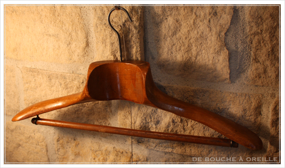cintre ancien en bois 古い木製のハンガー_d0184921_1424375.jpg
