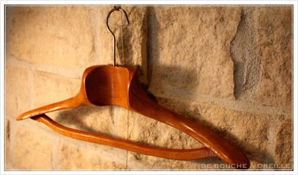 cintre ancien en bois 古い木製のハンガー_d0184921_1444655.jpg