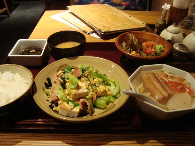 横浜「南国食堂 首里」へ行く。_f0232060_2565340.jpg
