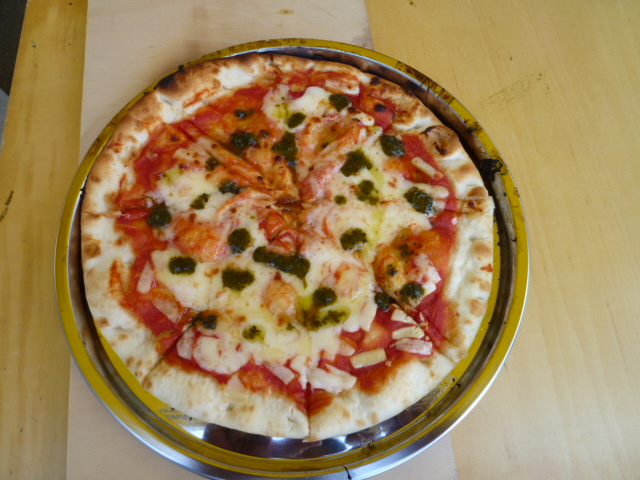 ピザ釜　本日も登場です！！_d0198793_12392974.jpg