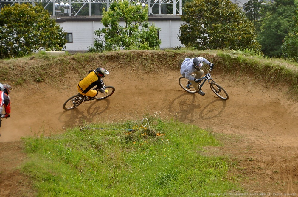２０１３JOSF 緑山６月定期戦VOL4：MTBノービス３０オーバー決勝　動画あり_b0065730_1910573.jpg