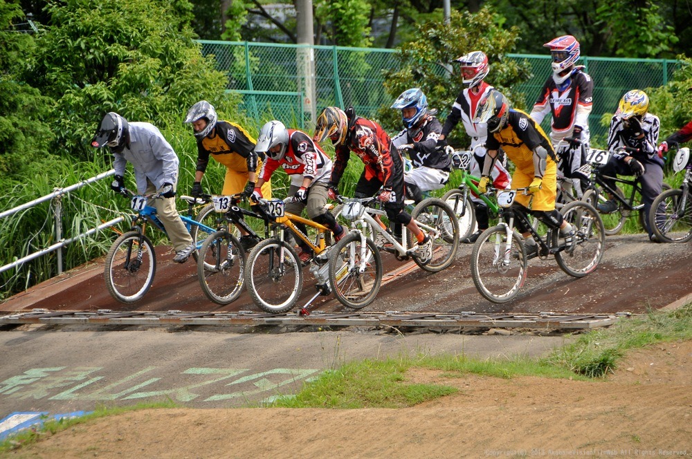 ２０１３JOSF 緑山６月定期戦VOL4：MTBノービス３０オーバー決勝　動画あり_b0065730_1914267.jpg