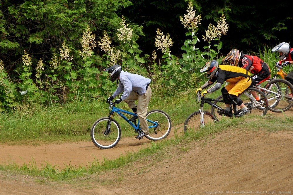 ２０１３JOSF 緑山６月定期戦VOL4：MTBノービス３０オーバー決勝　動画あり_b0065730_1923947.jpg