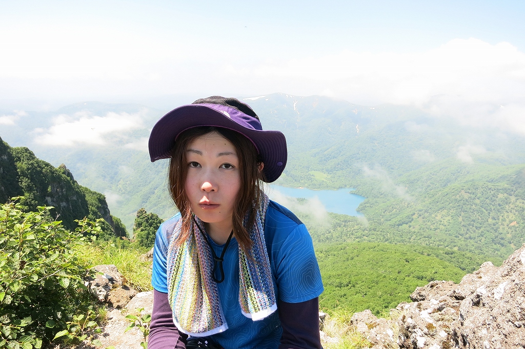 山ガールシリーズ デジカメ持って野に山に