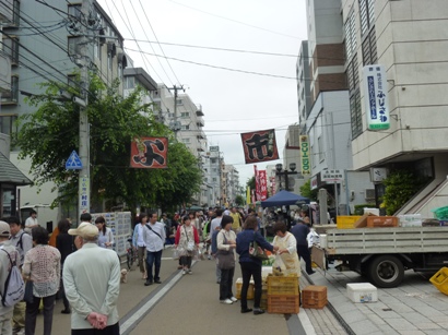 岩手への旅　～その3　六月の鹿、公会堂、桜、よ市～_b0169238_218427.jpg