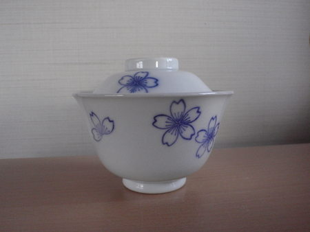 深川製磁の蓋付き茶碗 : 時のかけら～統制陶器～