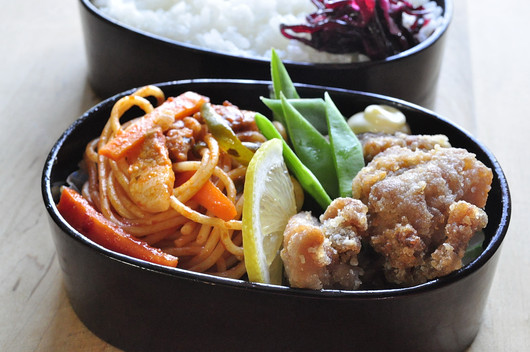 唐揚げナポリタン弁当_b0171098_6262364.jpg