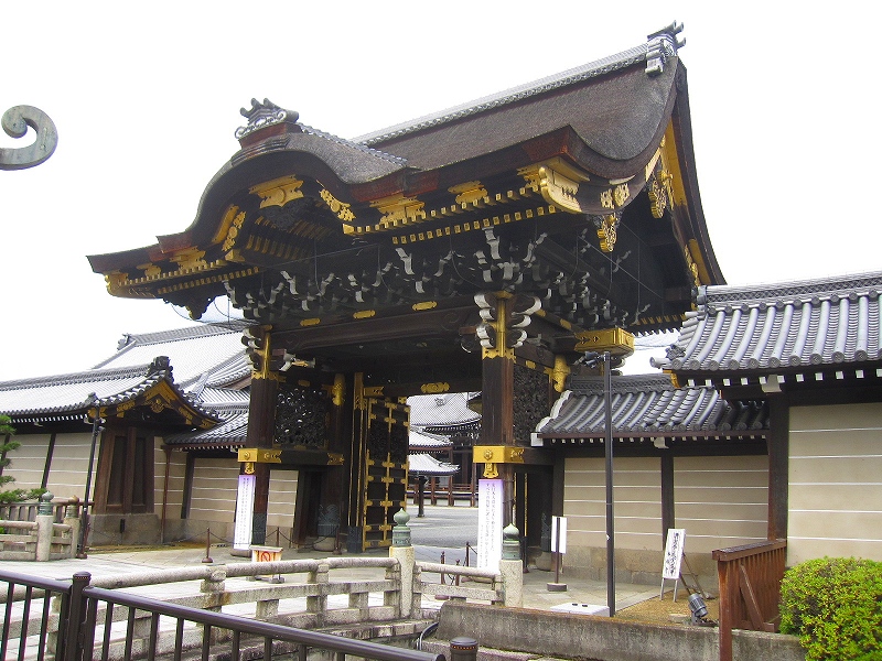 堂々たる構えの【西本願寺】には歴史がある_e0237645_23382815.jpg