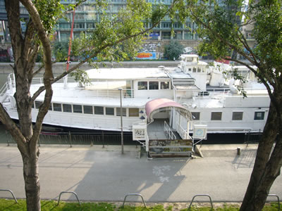 f0044065_034479.jpg