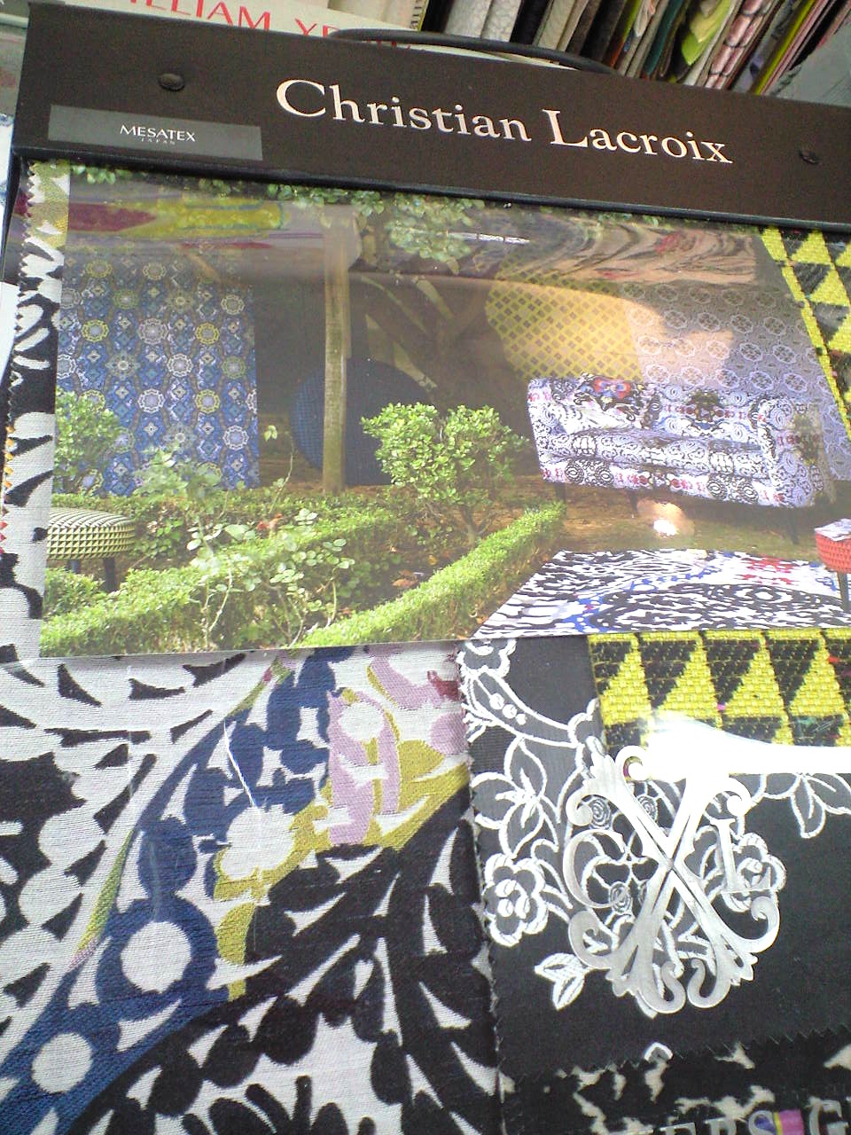Christian Lacroix クリスチャン・ラクロワの世界_c0157866_15132372.jpg
