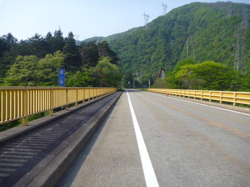 橋を渡るたびに県が変わる！？：飛越峡合掌ライン-初ロード旅・鈴鹿を目指して⑧_e0138081_4574876.jpg