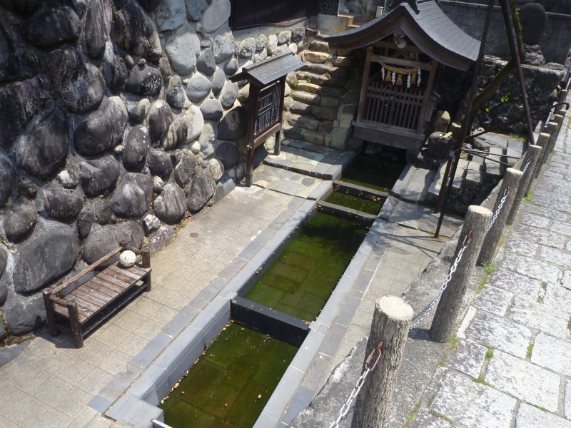 川の出発点に壮大な思いをはせる。自然と共生した町の癒し・郡上八幡-初ロード旅・鈴鹿を目指して⑪_e0138081_5425459.jpg