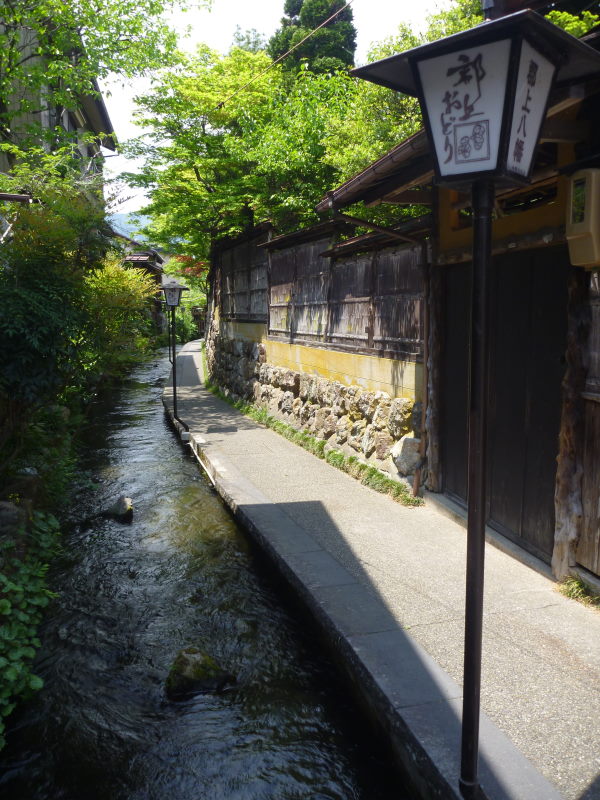 川の出発点に壮大な思いをはせる。自然と共生した町の癒し・郡上八幡-初ロード旅・鈴鹿を目指して⑪_e0138081_544389.jpg